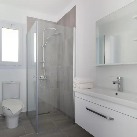 Napoleon Apartment With Penthouse & Spa Tub דירה *