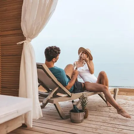 Napoleon Apartment With Penthouse & Spa Tub דירה *